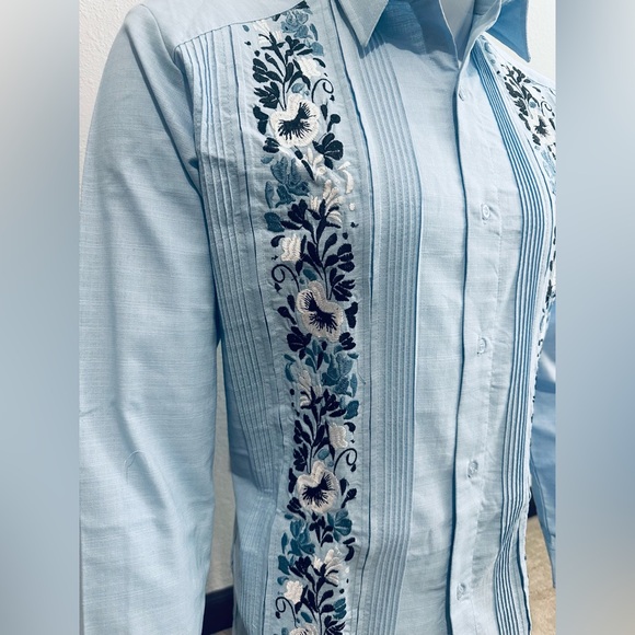 Light Blue Linen Mens Guayabera Wedding Dress Shirt Flower Embroidery Beautiful - Picture 3 of 9